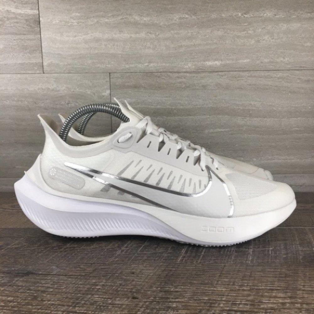 Nike Zoom Gravity Sneaker